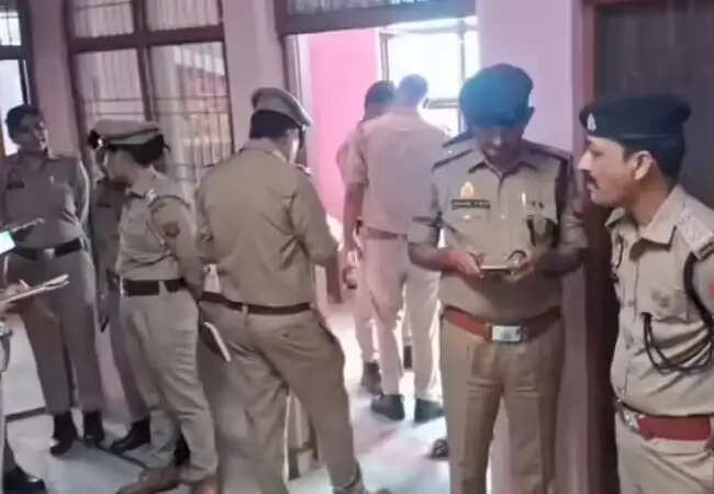 बदायूं में दरोगा का शव संदिग्ध हालात में मिला, आत्महत्या की आशंका