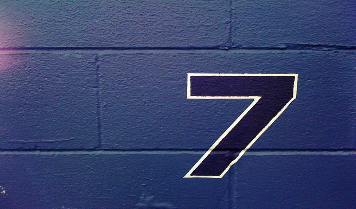 जानें कौन सी मूलांक वाली महिलाएं बार-बार धोखे का सामना करती हैं