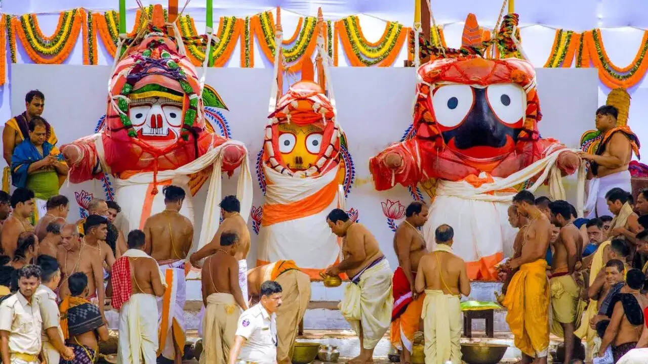 पुरी के जगन्नाथ मंदिर की रथ यात्रा: एक अद्भुत धार्मिक परंपरा