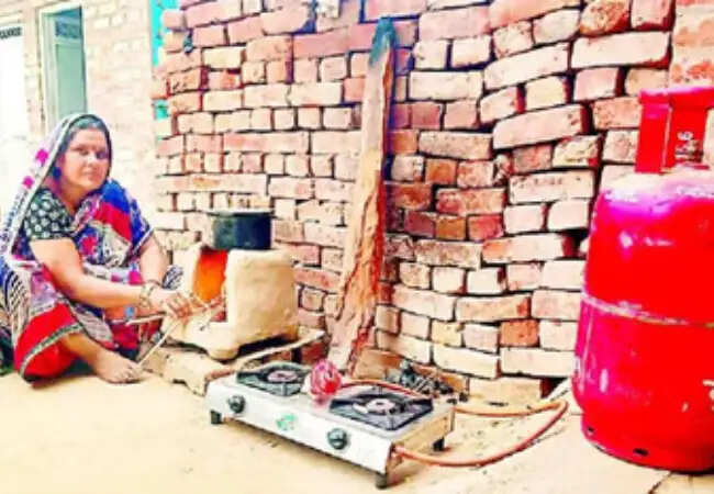 कांग्रेस ने मोदी सरकार पर किया तीखा हमला, उज्ज्वला योजना की विफलता का किया जिक्र