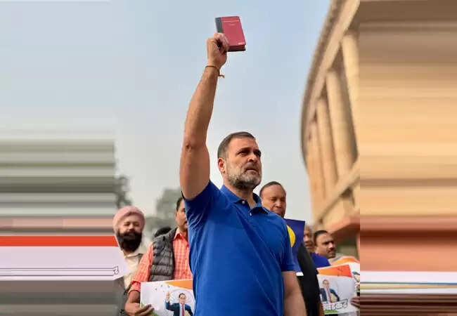 संविधान दिवस 2025: राहुल गांधी ने संविधान की सुरक्षा पर जोर दिया