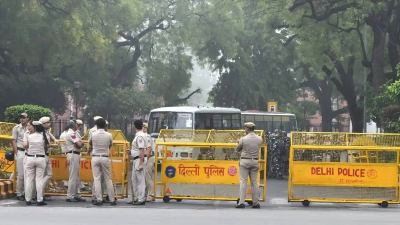 दिल्ली में आतंकी हमले का खतरा: सुरक्षा व्यवस्था में बढ़ोतरी