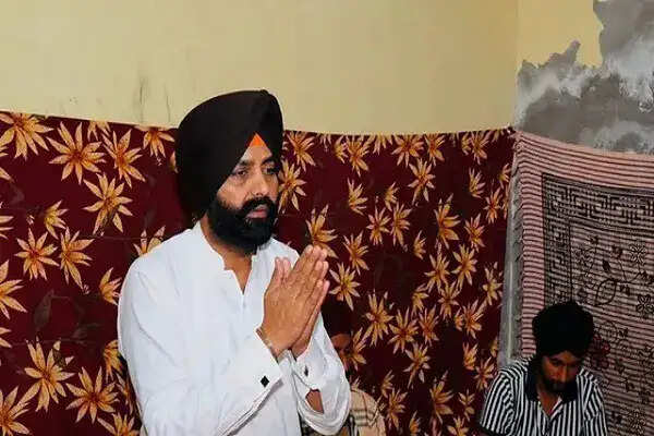 अमृतसर में डीएम आत्महत्या मामले में पूर्व मंत्री और उनके सहयोगियों पर FIR दर्ज