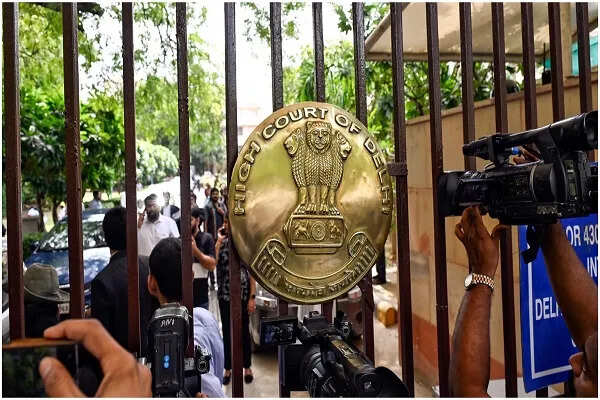 दिल्ली हाईकोर्ट का महत्वपूर्ण निर्णय: लॉ छात्रों को उपस्थिति के आधार पर परीक्षा से नहीं रोका जा सकता