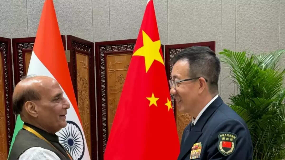 रक्षा मंत्री राजनाथ सिंह की चीन के रक्षा मंत्री से महत्वपूर्ण बैठक