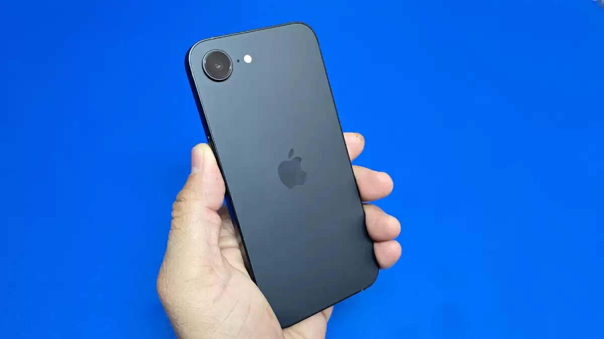2025 के लिए बेहतरीन कॉम्पैक्ट स्मार्टफोन: Apple, Samsung और OnePlus के विकल्प
