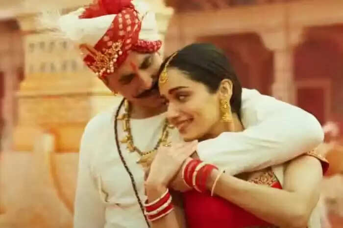 बॉलीवुड के अभिनेताओं ने छोटी अभिनेत्रियों के साथ किए बोल्ड सीन