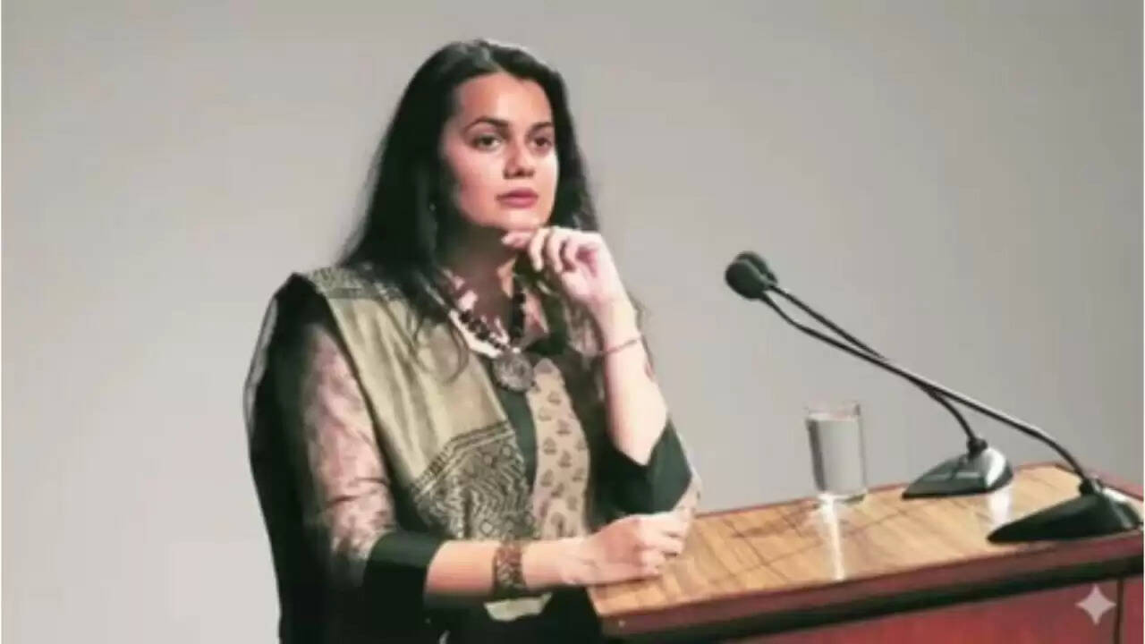 राजस्थान में कॉलेज फीस वृद्धि पर छात्रों का हंगामा: टीना डाबी को 'रील स्टार' कहने पर गिरफ्तारी