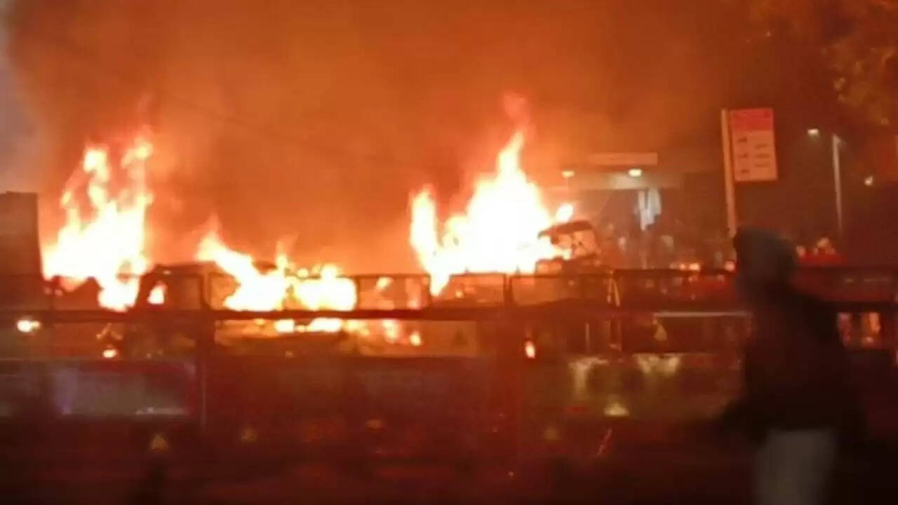 दिल्ली में लाल किले के पास कार धमाका: 9 मृतक और 20 घायल