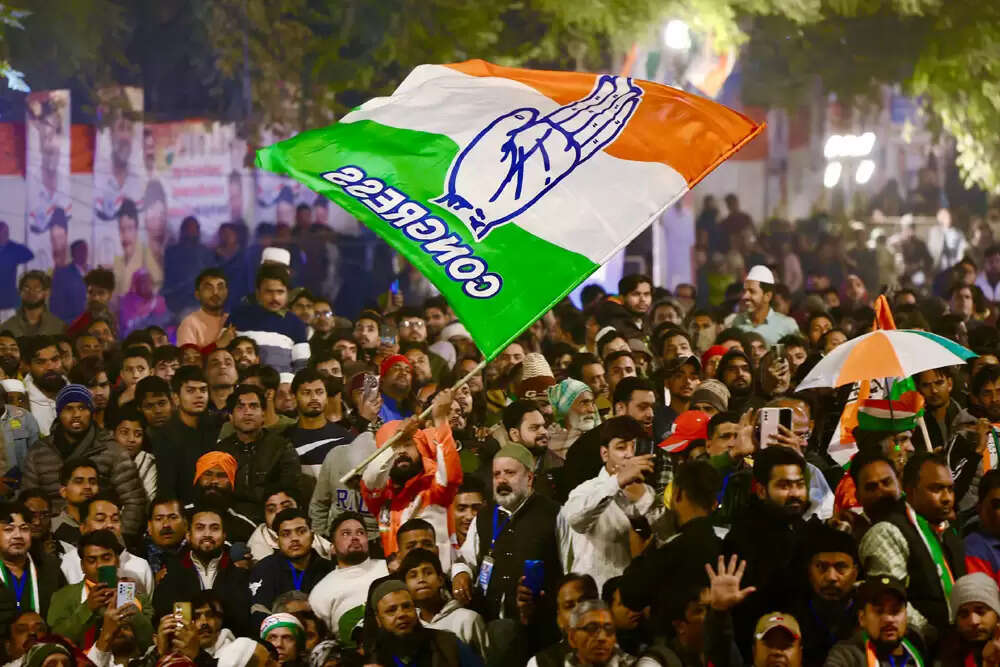 महाराष्ट्र में कांग्रेस की राजनीतिक दुविधा: ठाकरे बंधुओं का तालमेल
