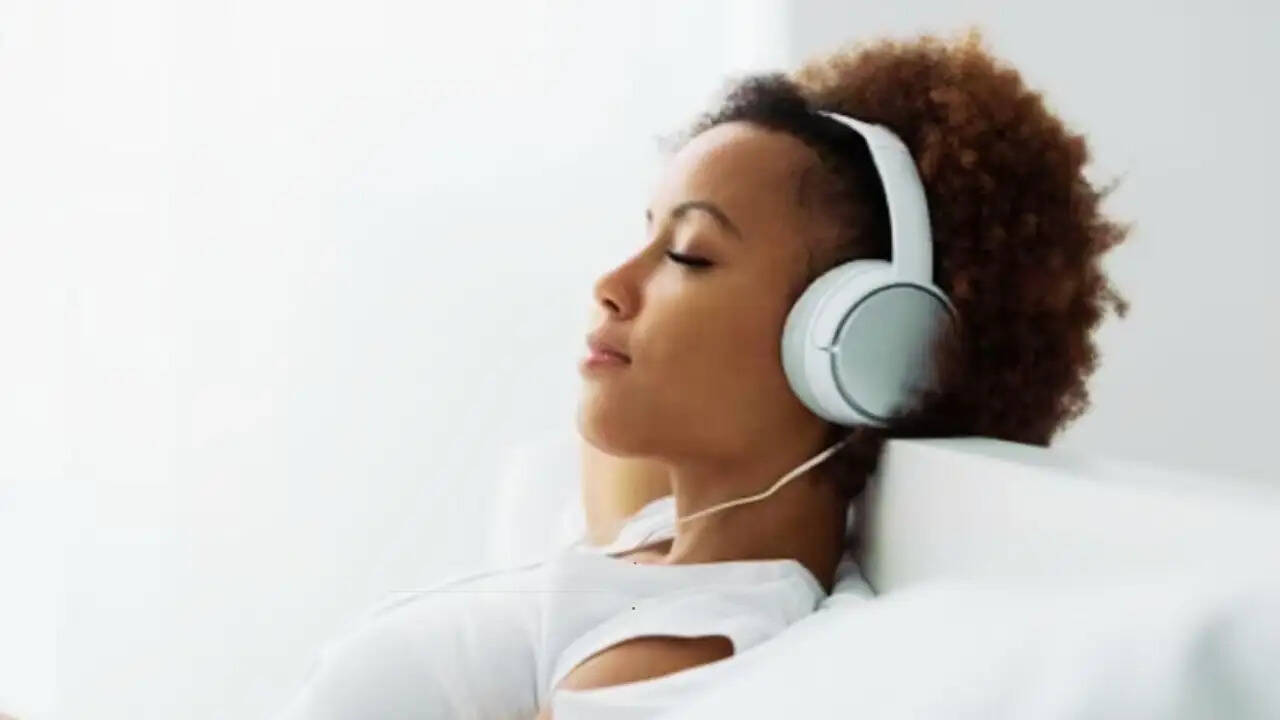 संगीत सुनने के अद्भुत लाभ: तनाव से राहत और बेहतर स्वास्थ्य के लिए