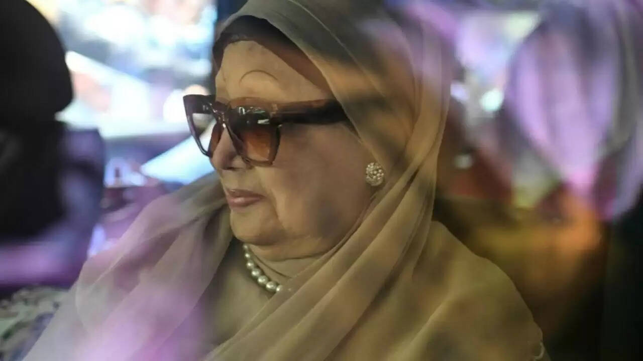 खालिदा जिया की स्वास्थ्य स्थिति गंभीर, लंदन भेजने की तैयारी