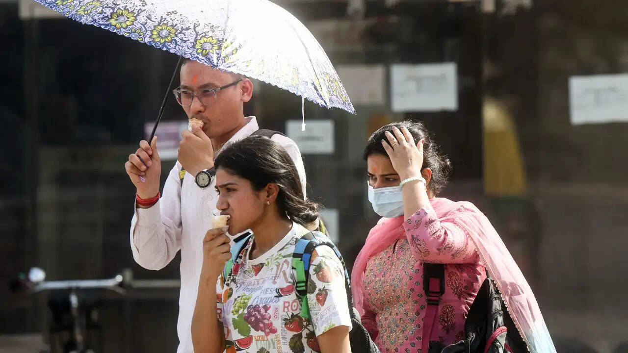 दिल्ली में गर्मी का बढ़ता प्रभाव: मार्च में तापमान में उछाल