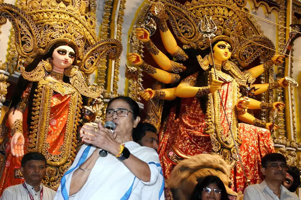 दुर्गापूजा पर ममता बनर्जी का सेकुलरिज्म: क्या चुनाव से पहले ईद पर भी होगा ऐसा?