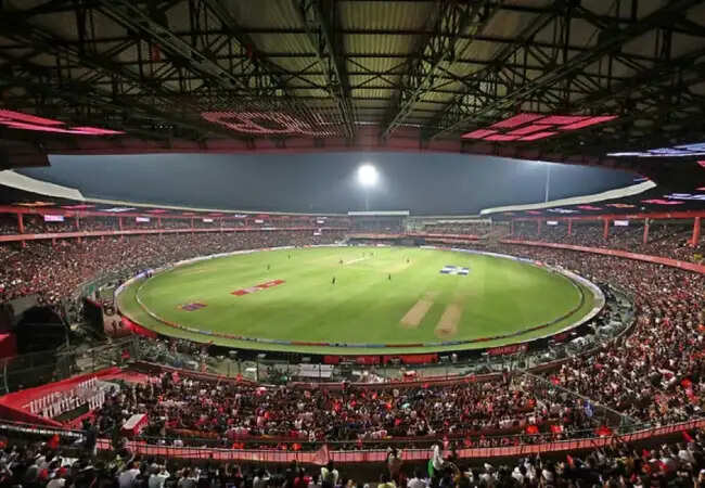 IPL 2026: बेंगलुरु और चेन्नई के बीच मुकाबले के लिए टिकटों की भारी मांग
