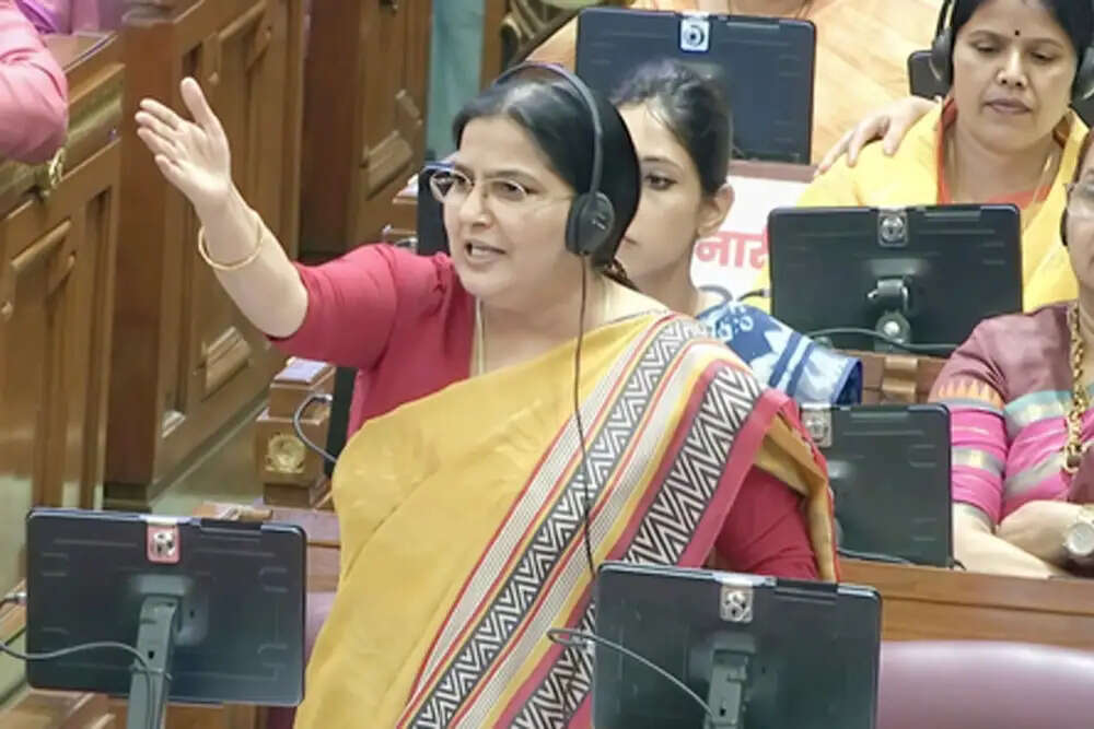 महिला सशक्तिकरण पर जोर: उत्तर प्रदेश की मंत्री रजनी तिवारी का बयान