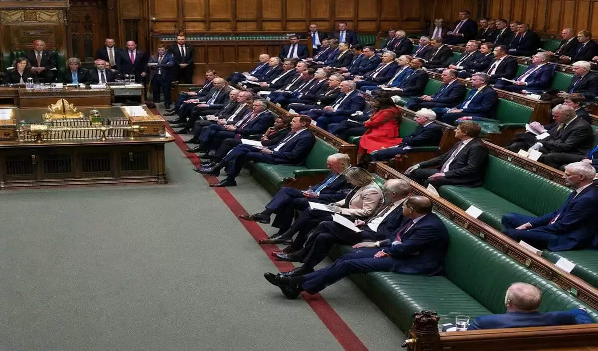 ब्रिटिश सांसद जराह सुल्ताना को संसद से निकाला गया