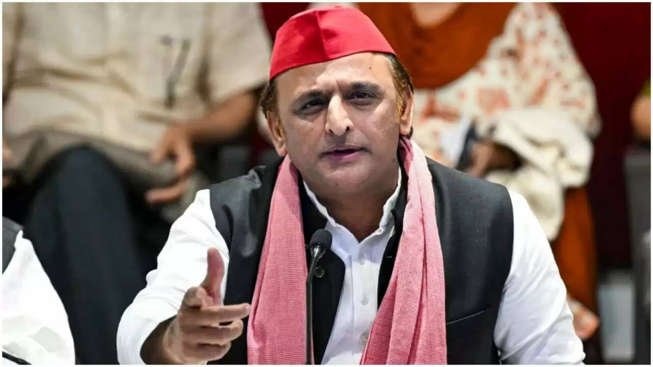 अखिलेश यादव का रामपुर दौरा: आजम खान से मुलाकात का राजनीतिक महत्व