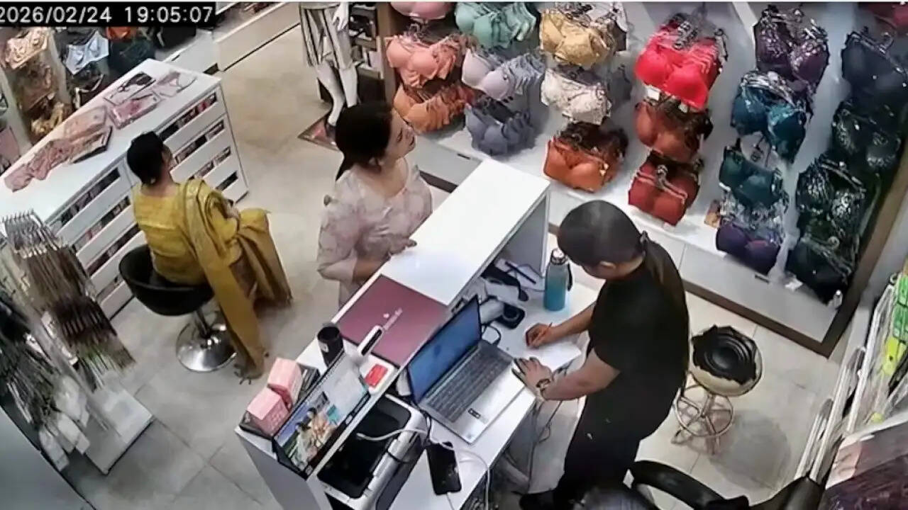 वाराणसी में अंडरगारमेंट्स चोरी का मामला: महिला व्यापार मंडल की अध्यक्ष पर आरोप