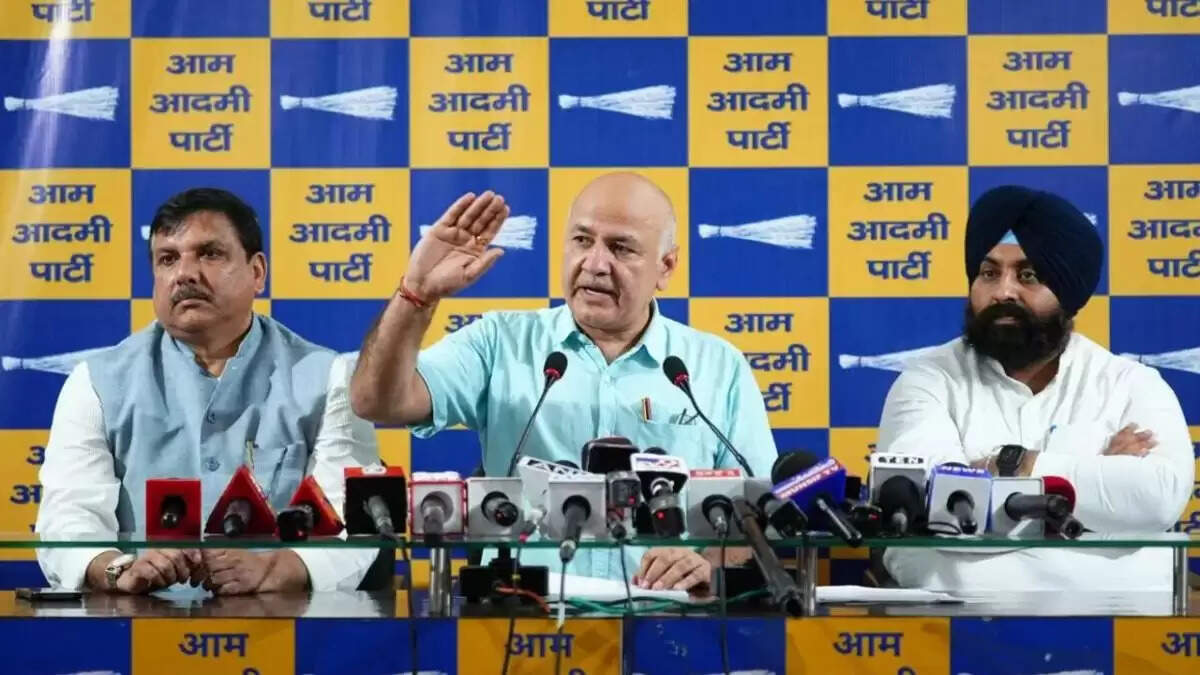 आप का शिक्षा व्यवस्था पर भाजपा और कांग्रेस पर तीखा हमला