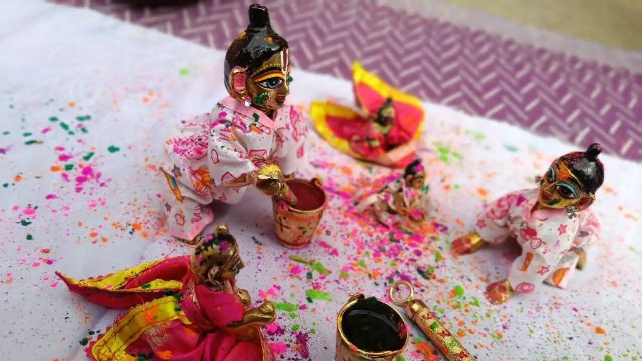 होली 2026: रंगों और खुशियों का त्योहार कैसे मनाएं