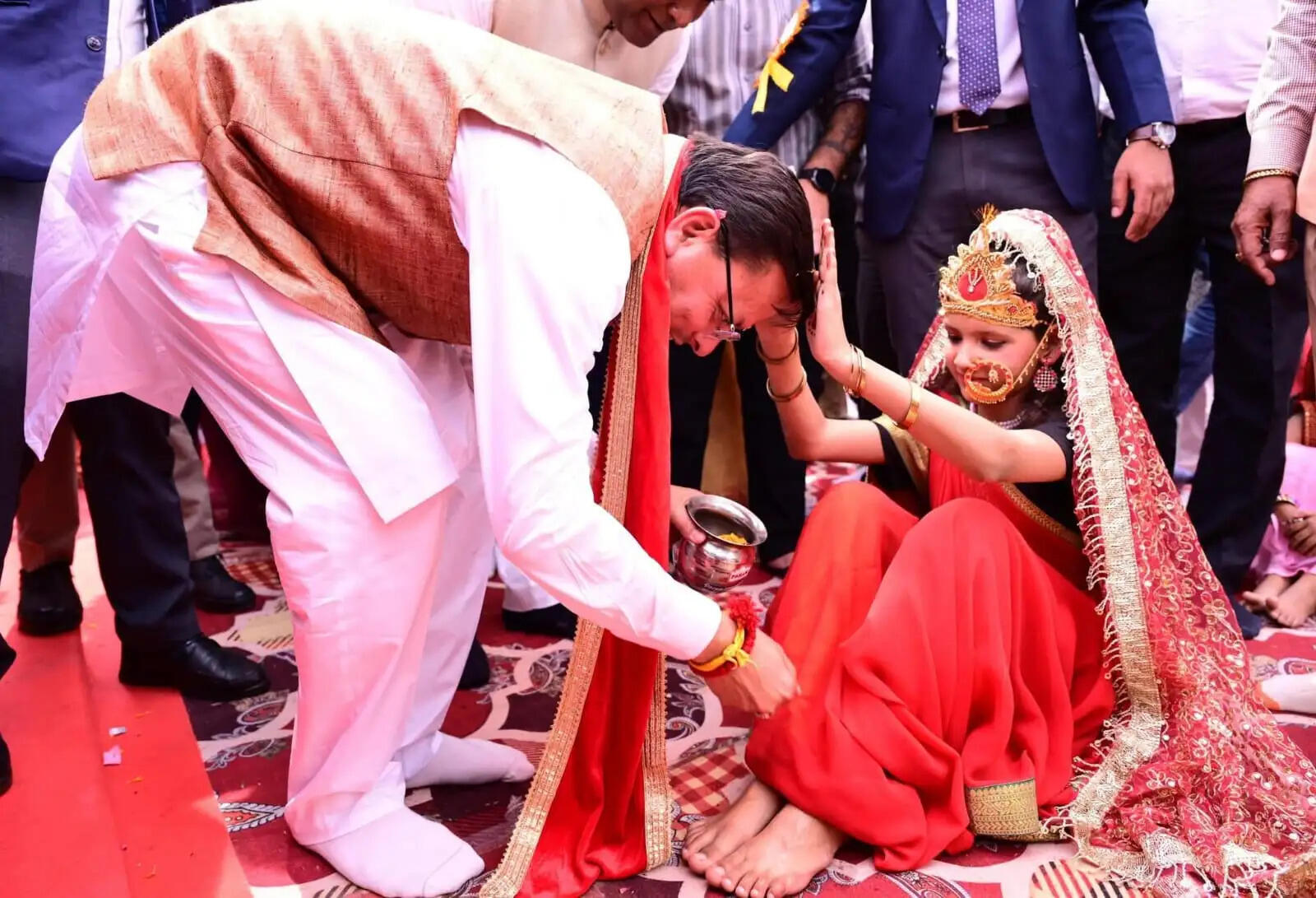 मुख्यमंत्री धामी ने नवरात्रि पर 1100 कन्याओं का पूजन किया