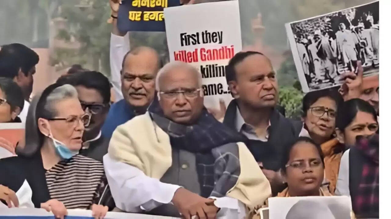 कांग्रेस की मनरेगा पर नई रणनीति: ग्रामीण रोजगार को लेकर राजनीतिक अभियान