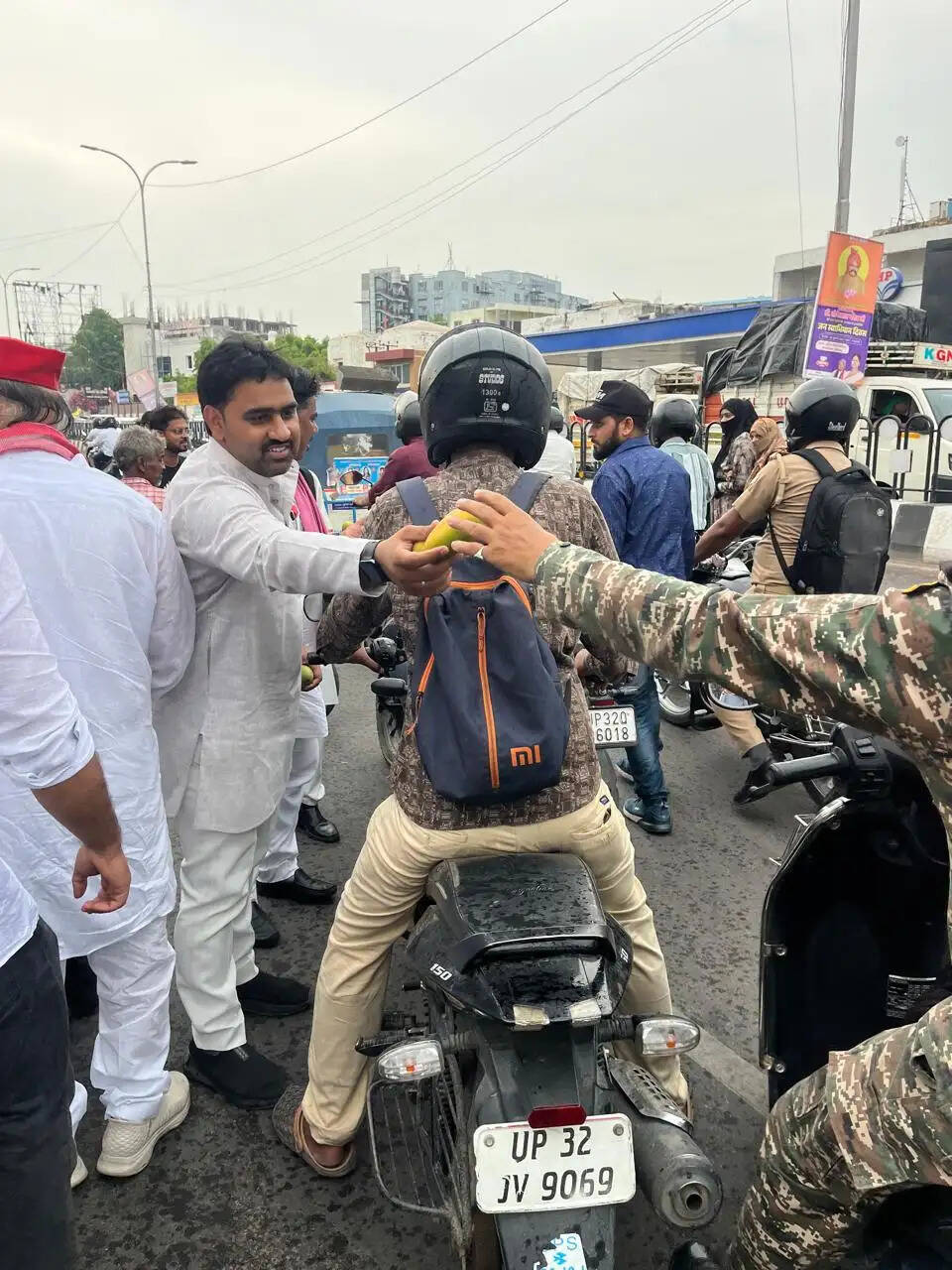 अखिलेश यादव का जन्मदिन: प्रदेशभर में धूमधाम से मनाया गया