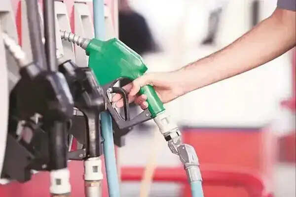 केंद्र सरकार ने डीजल और एटीएफ निर्यात पर विंडफॉल टैक्स बढ़ाया