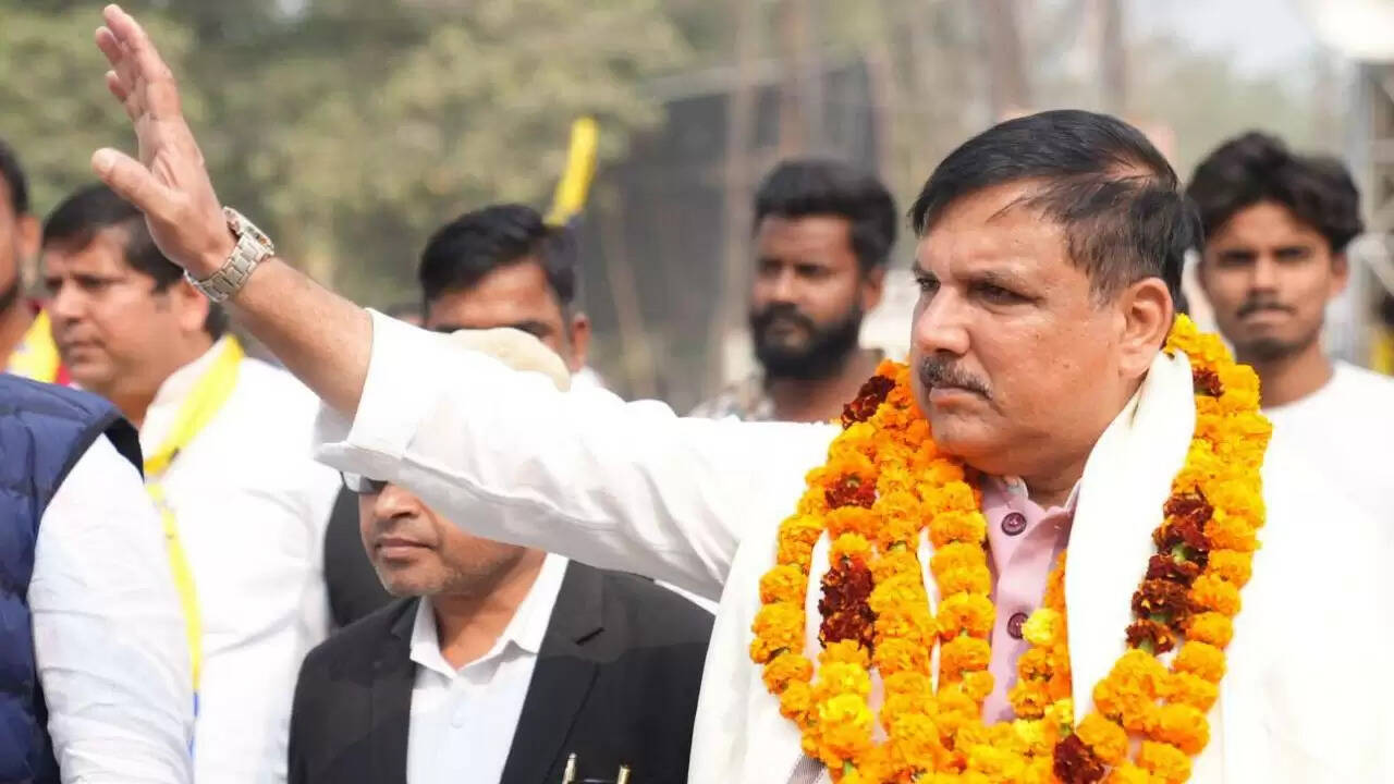 प्रतापगढ़ में संजय सिंह की पदयात्रा: रोजगार और सामाजिक न्याय की मांग में उमड़ा जनसैलाब