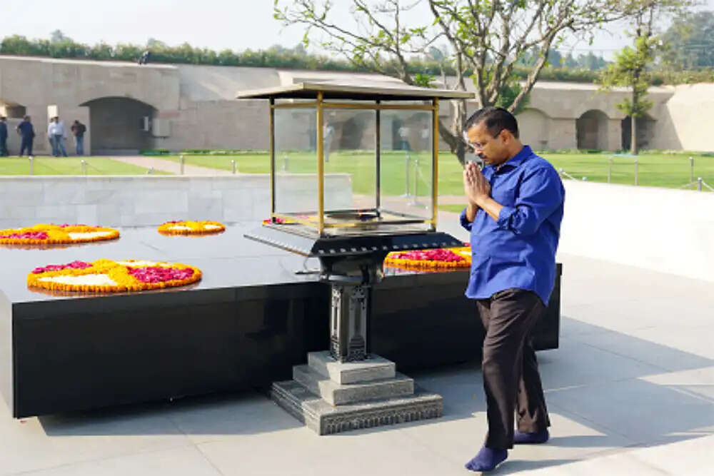 केजरीवाल का गांधी का सहारा: राजनीतिक दांव या सच्ची श्रद्धांजलि?
