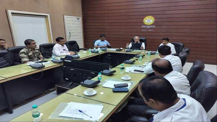 इंदौरः संभागायुक्त की अध्यक्षता में विमानतल पर्यावरण प्रबंधक समिति की बैठक संपन्न