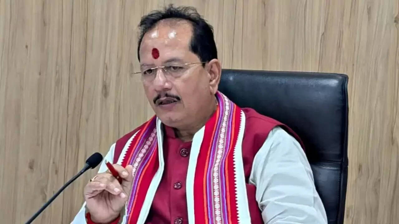 बिहार के उपमुख्यमंत्री विजय सिन्हा पर दो मतदाता पहचान पत्र रखने का विवाद: कांग्रेस ने उठाए गंभीर सवाल