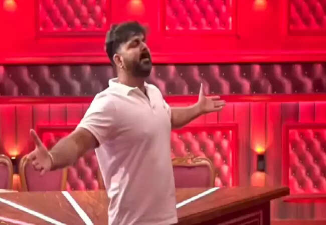 पवन सिंह का रियलिटी शो: आकृति नेगी को आई लव यू कहकर बने चर्चा का विषय