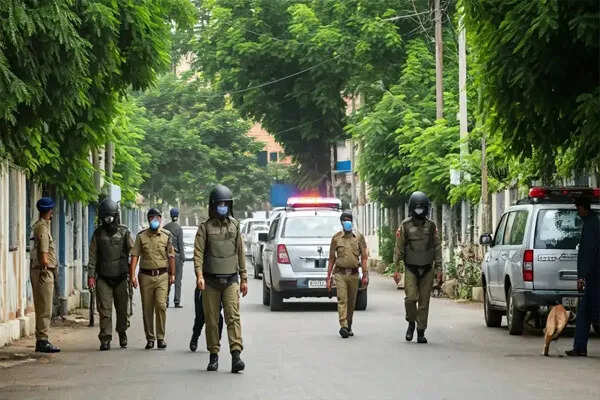 बॉम्बे हाईकोर्ट को मिली फिर से बम से उड़ाने की धमकी, सुरक्षा जांच की गई