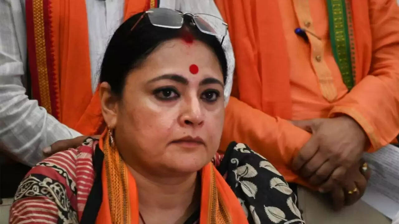 कोलकाता में इंस्टाग्राम इन्फ्लुएंसर शर्मिष्ठा पनोली की गिरफ्तारी पर विवाद