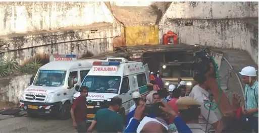 राजस्थान की कॉपर माइंस में लिफ्ट की चेन टूटने से बड़ा हादसा, खादान में फंसे 15 लोगों में से अबतक 8 सुरक्षित निकाले गए