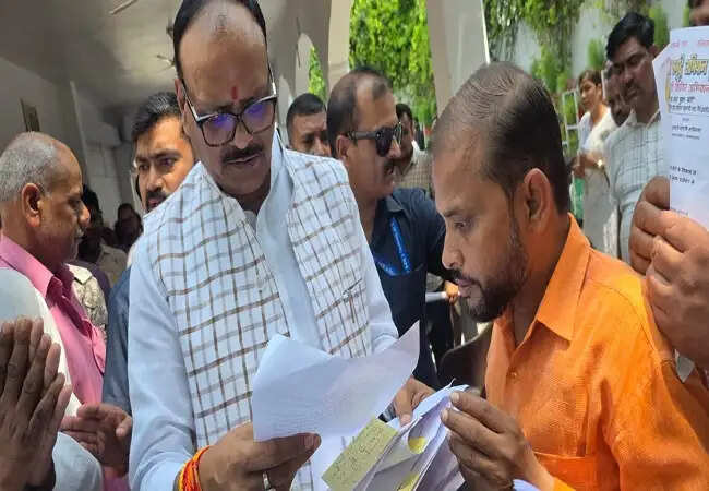 उत्तर प्रदेश में SM NET के समन्वयकों की सेवा बहाली की मांग