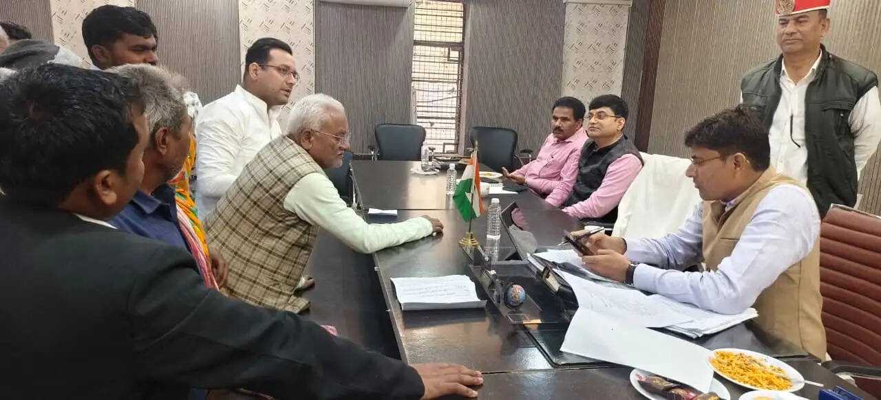 पूर्व विधायक अमनमणि त्रिपाठी ने तहसील दिवस पर भ्रष्टाचार के खिलाफ उठाई आवाज