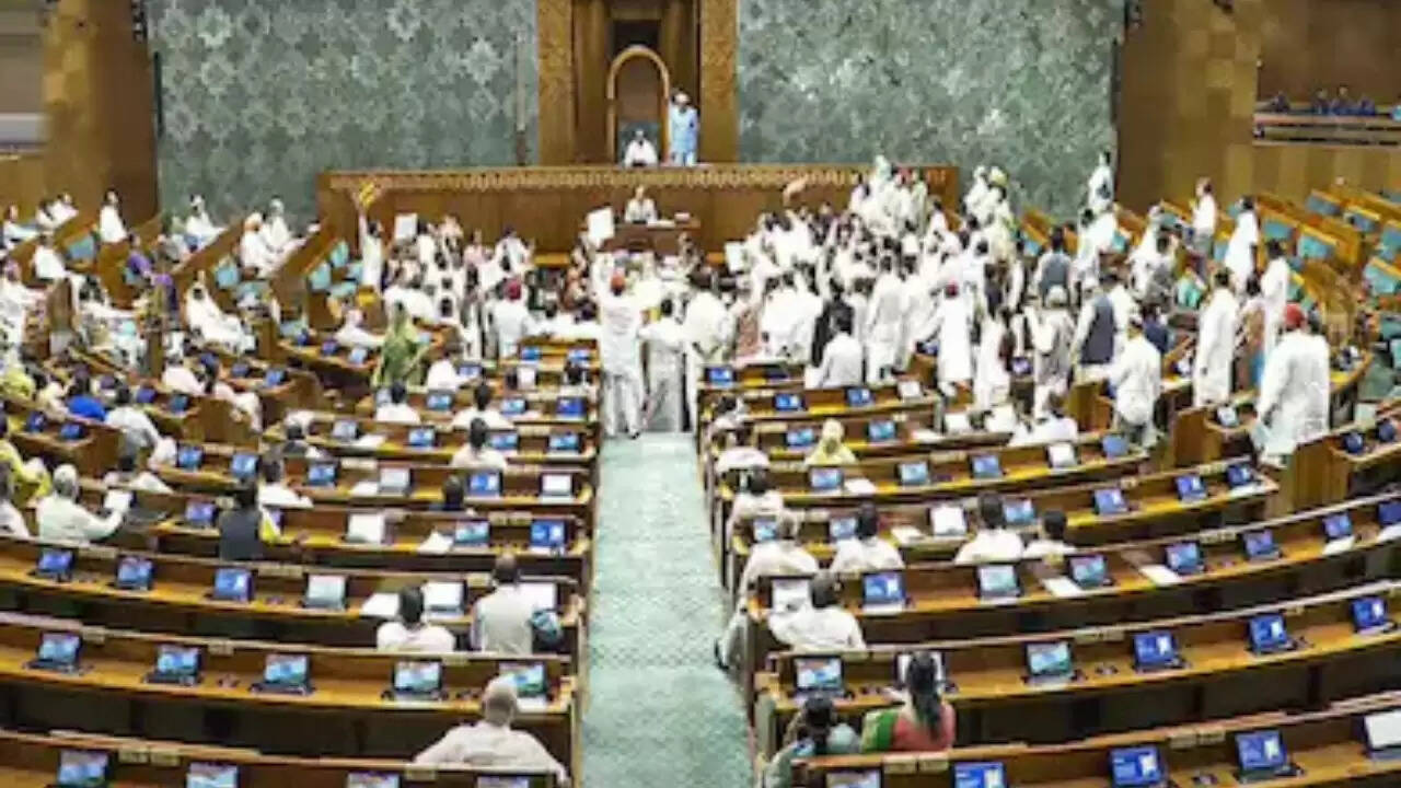 मानसून सत्र में संसद की कार्यवाही पर विपक्ष का आरोप