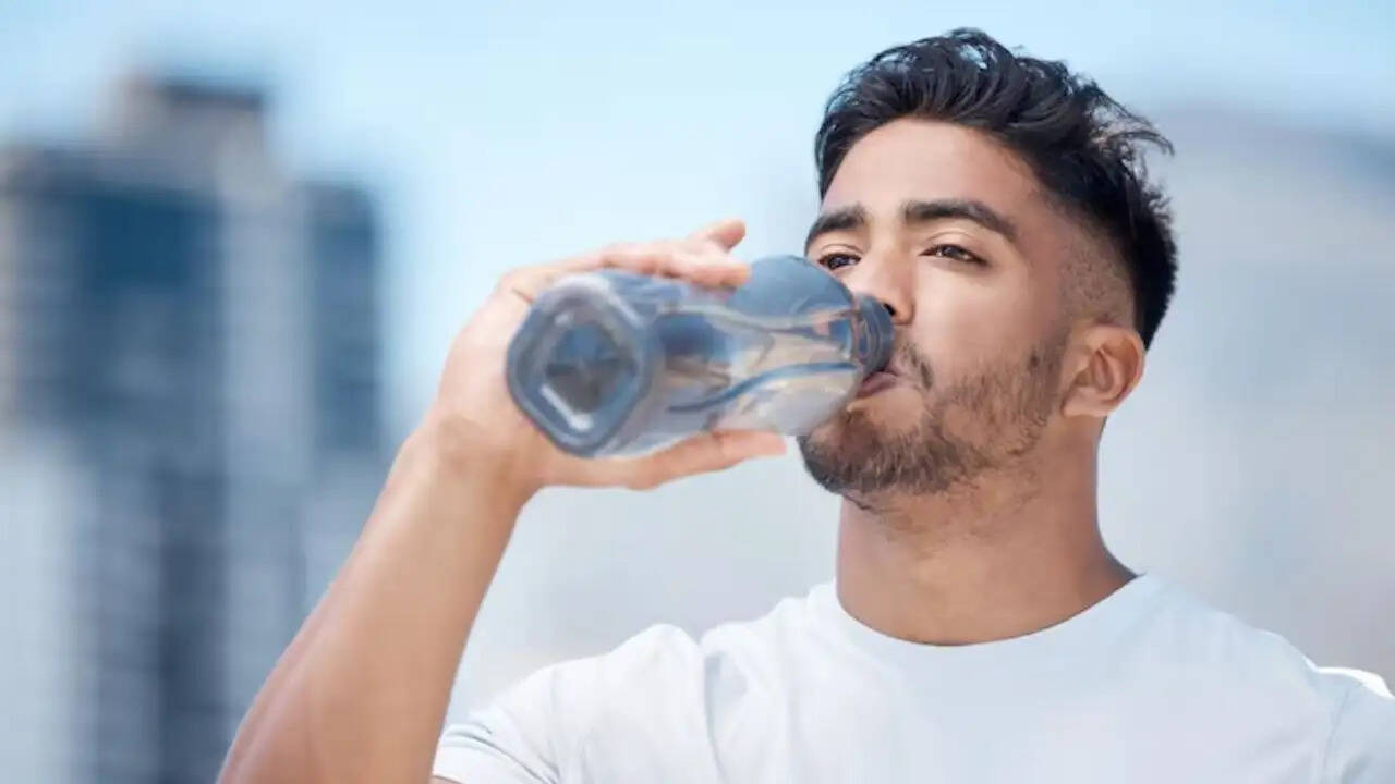 गर्मी में डिहाइड्रेशन से बचने के उपाय और सही पानी पीने का तरीका