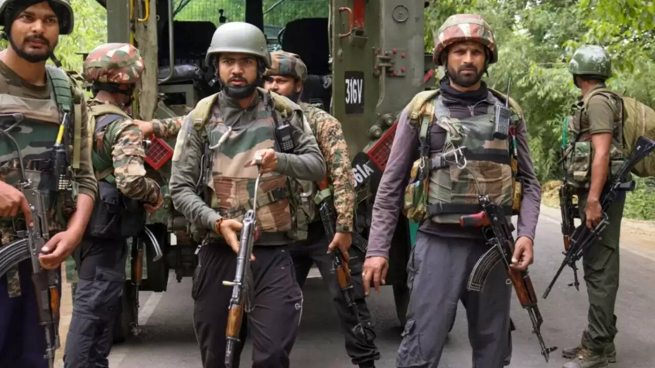 कुलगाम में आतंकियों के खिलाफ ऑपरेशन: सुरक्षा बलों ने दो आतंकियों को ढेर किया