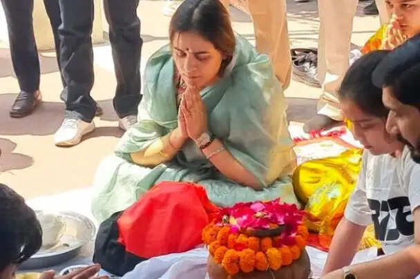 प्रतीक यादव की अस्थियों का हरिद्वार में विसर्जन, भावुक पल में बेटी ने लिखा 'आई लव यू पापा'