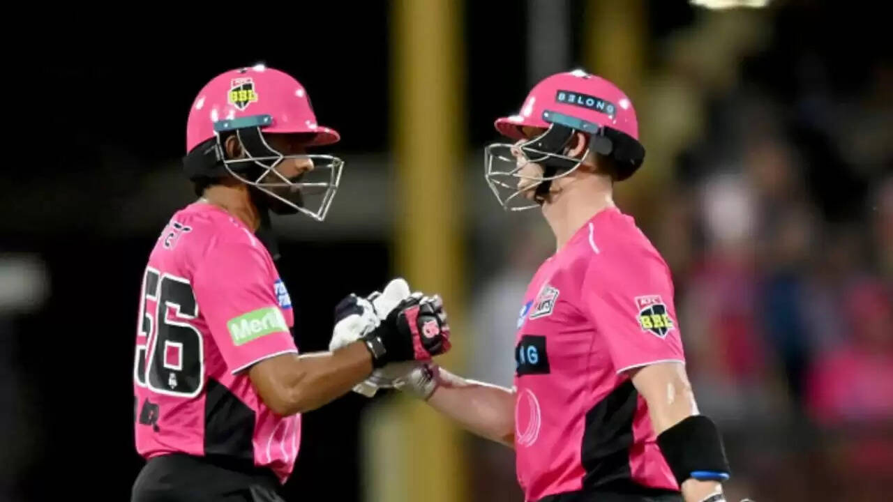 बाबर आजम और स्टीव स्मिथ के बीच BBL विवाद पर बासित अली का बयान