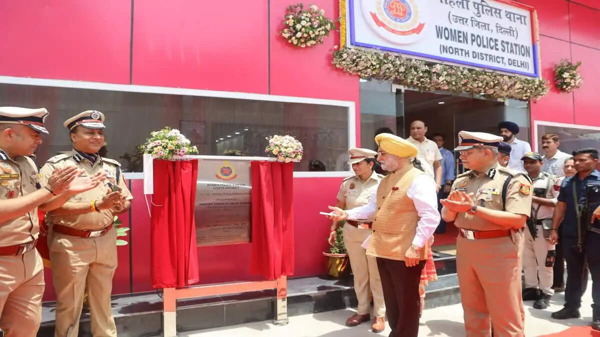 दिल्ली में उद्घाटन हुआ पहला महिला पुलिस थाना, महिलाओं के लिए सुरक्षित वातावरण का वादा