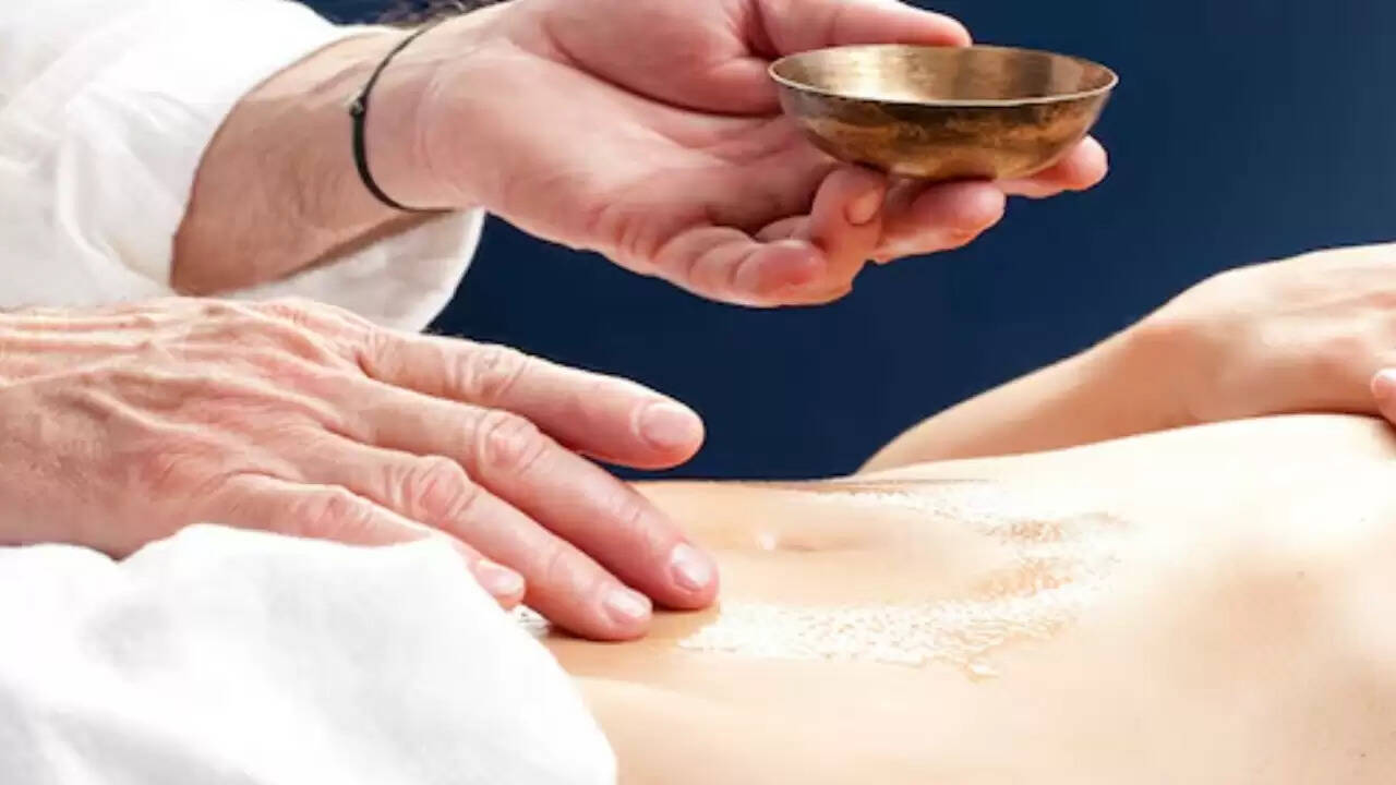 नाभि में तेल डालने के अद्भुत फायदे: जानें कैसे मिलती है सेहत में सुधार