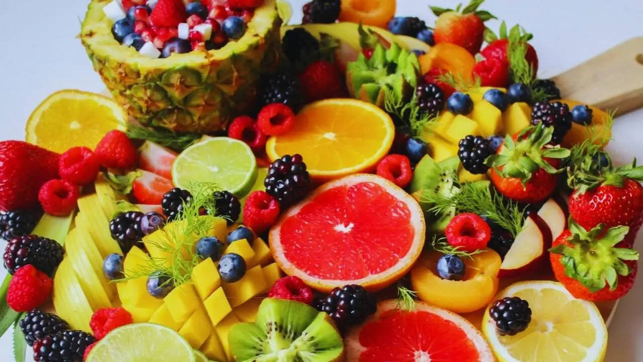 गर्मी में चमकती त्वचा के लिए ये फल हैं बेहतरीन विकल्प