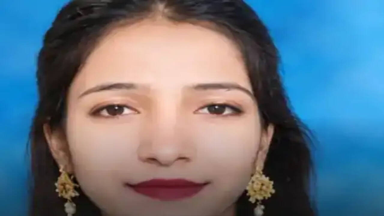 कासगंज में युवती का शव ट्यूबवेल की छत पर मिला, हत्या की आशंका