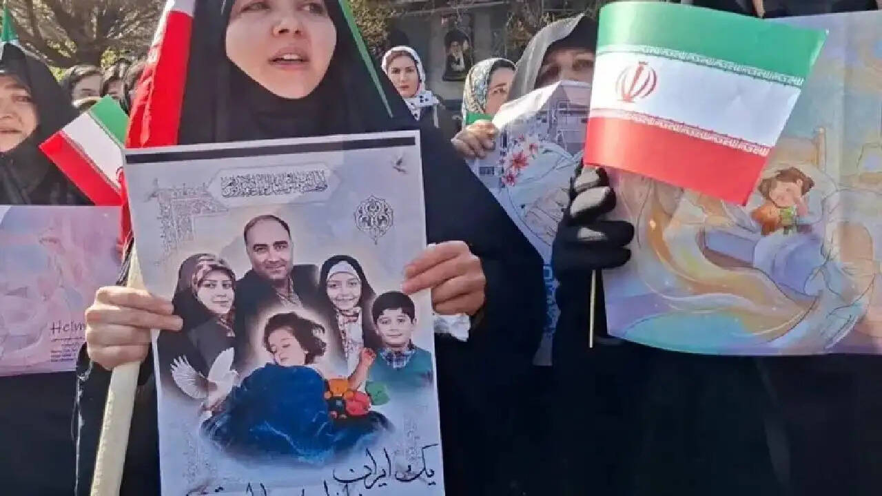 ईरान की बच्ची हेल्मा: युद्ध की भयानक सच्चाई और मानवता का प्रतीक