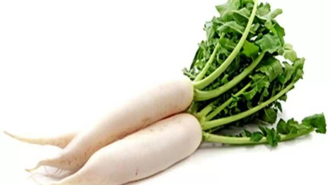 सर्दियों में मूली के अद्भुत स्वास्थ्य लाभ: जानें कैसे करें इसका सेवन